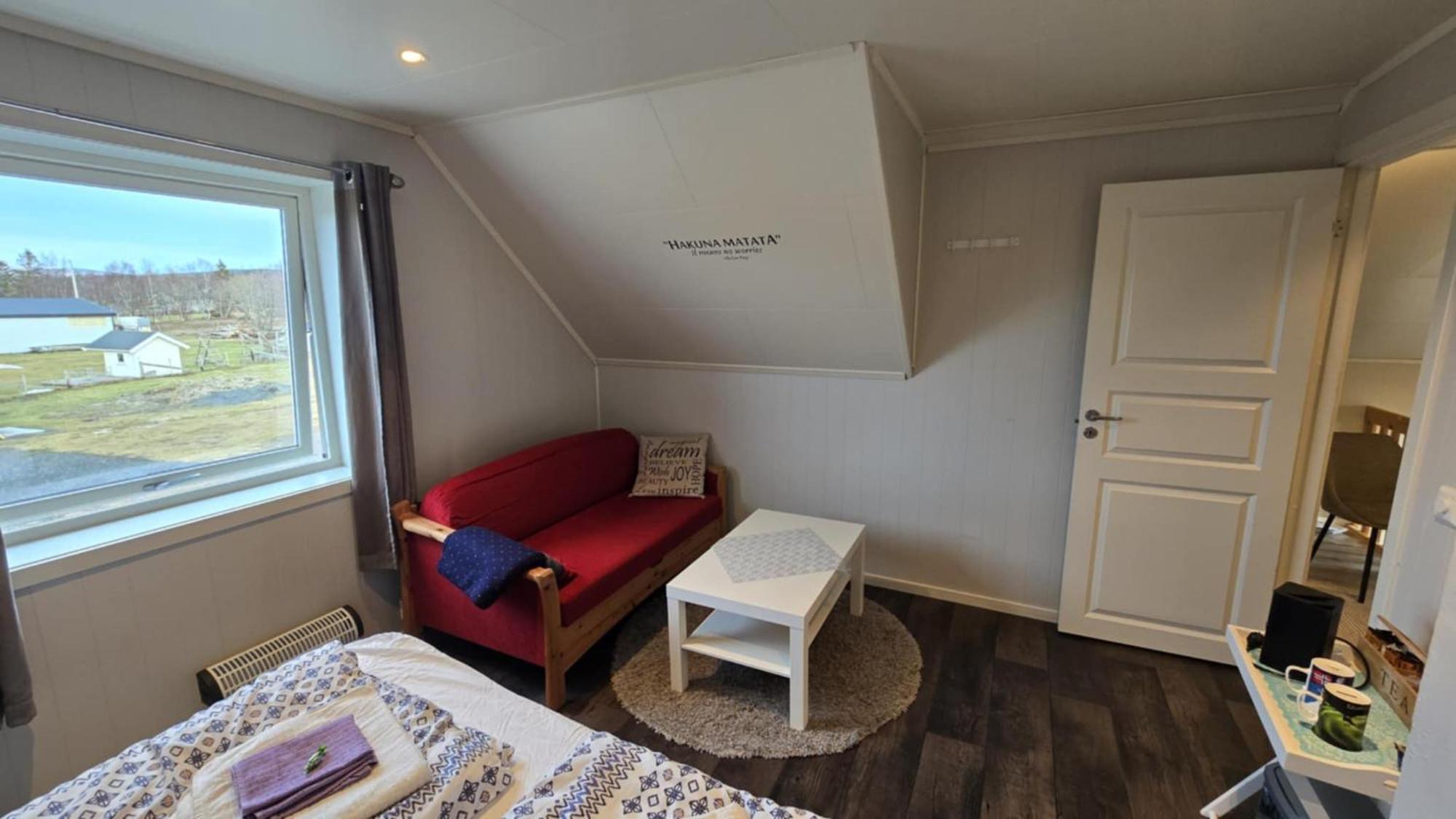 1 Room In The Yellow House, Close To Airport & Lofoten Evenskjer Exteriör bild